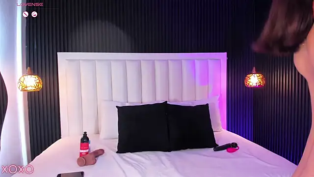 Snapshot of PandoraMiller chatting on February 2026 05:06:02 PM PandoraMiller online show from February 2026 05:06:02 PM