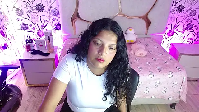 Snapshot of TATTI_TAY chatting on February 2026 07:32:02 PM TATTI TAY online show from February 2026 07:32:02 PM