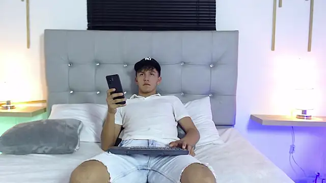 Snapshot of johnny_blake_ chatting on January 2026 04:27:01 AM johnny blake online show from January 2026 04:27:01 AM