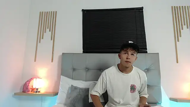 Snapshot of johnny_blake_ chatting on January 2026 11:03:02 PM johnny blake online show from January 2026 11:03:02 PM