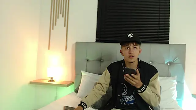 Snapshot of johnny_blake_ chatting on February 2026 02:53:01 AM johnny blake online show from February 2026 02:53:01 AM