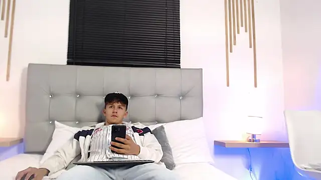 Snapshot of johnny_blake_ chatting on February 2026 04:39:01 AM johnny blake online show from February 2026 04:39:01 AM