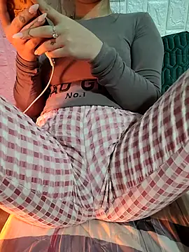 Snapshot of -LunaLust chatting on January 2026 01:57:02 PM -LunaLust online show from January 2026 01:57:02 PM