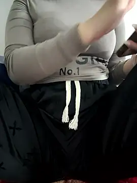 Snapshot of -LunaLust chatting on January 2026 09:56:01 AM -LunaLust online show from January 2026 09:56:01 AM