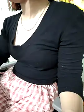 Snapshot of -LunaLust chatting on February 2026 08:35:02 AM -LunaLust online show from February 2026 08:35:02 AM