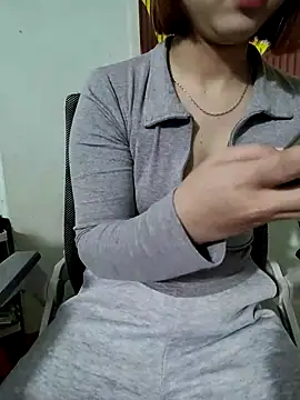 Snapshot of -LunaLust chatting on February 2026 04:43:02 AM -LunaLust online show from February 2026 04:43:02 AM