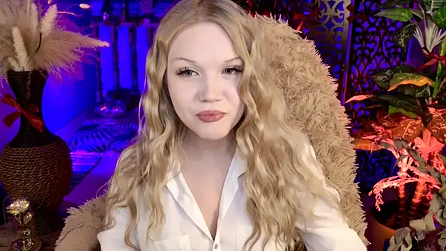 Snapshot of ChloeWhite chatting on February 2026 03:51:01 PM ChloeWhite online show from February 2026 03:51:01 PM