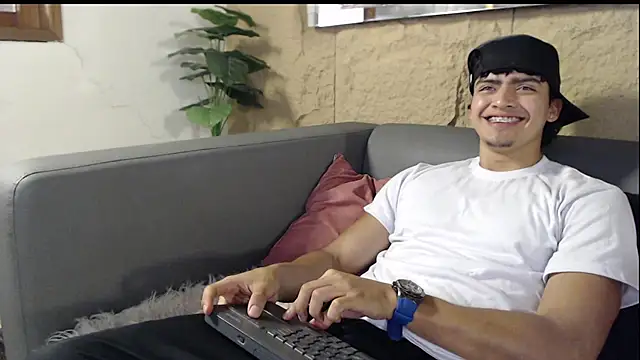 Snapshot of elliot_colton chatting on February 2026 07:36:02 PM elliot colton online show from February 2026 07:36:02 PM