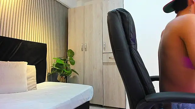 Snapshot of LeoHard__ chatting on February 2026 02:21:02 AM LeoHard online show from February 2026 02:21:02 AM