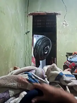 Snapshot of Utaca02 chatting on February 2026 08:29:02 PM Utaca02 online show from February 2026 08:29:02 PM