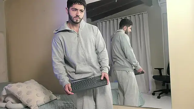 Snapshot of Thiago_moretti chatting on January 2026 04:23:02 PM Thiago moretti online show from January 2026 04:23:02 PM