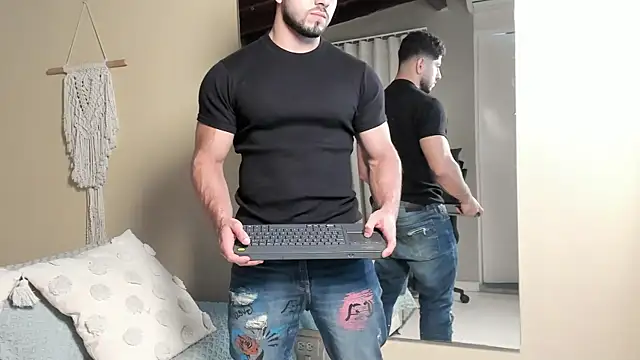 Snapshot of Thiago_moretti chatting on February 2026 03:38:01 PM Thiago moretti online show from February 2026 03:38:01 PM