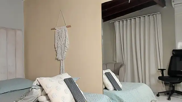 Snapshot of Thiago_moretti chatting on February 2026 04:23:01 PM Thiago moretti online show from February 2026 04:23:01 PM