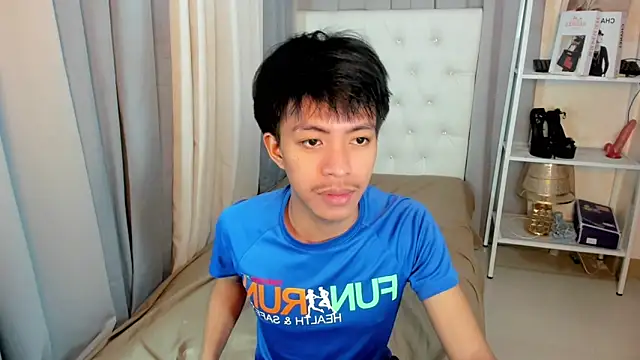 Snapshot of davincihugecock chatting on February 2026 05:19:02 PM davincihugecock online show from February 2026 05:19:02 PM