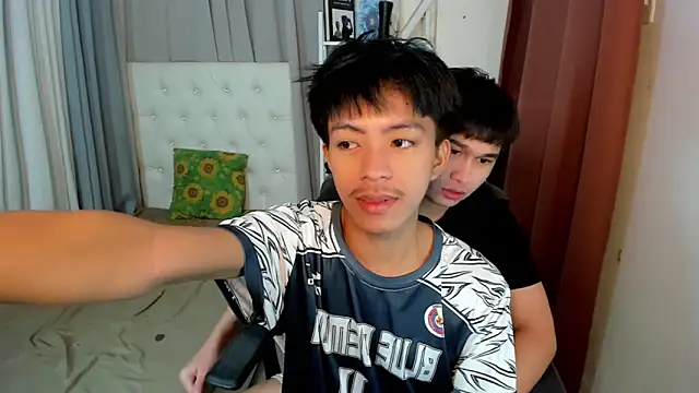 Snapshot of davincihugecock chatting on February 2026 04:33:01 PM davincihugecock online show from February 2026 04:33:01 PM