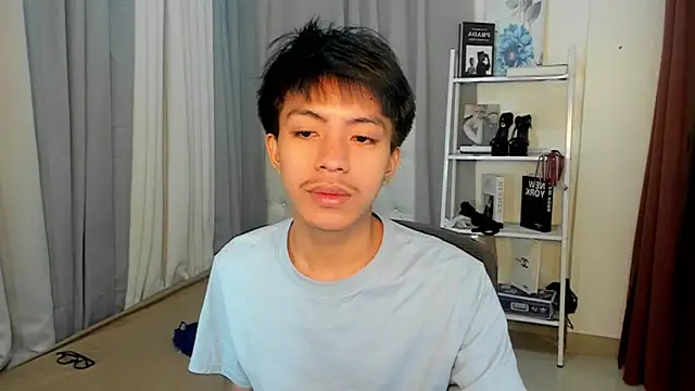 Snapshot of davincihugecock chatting on February 2026 04:10:02 PM davincihugecock online show from February 2026 04:10:02 PM