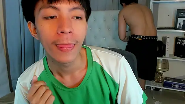 Snapshot of davincihugecock chatting on February 2026 04:43:02 PM davincihugecock online show from February 2026 04:43:02 PM