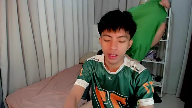 Snapshot of davincihugecock chatting on February 2026 04:41:01 PM davincihugecock online show from February 2026 04:41:01 PM