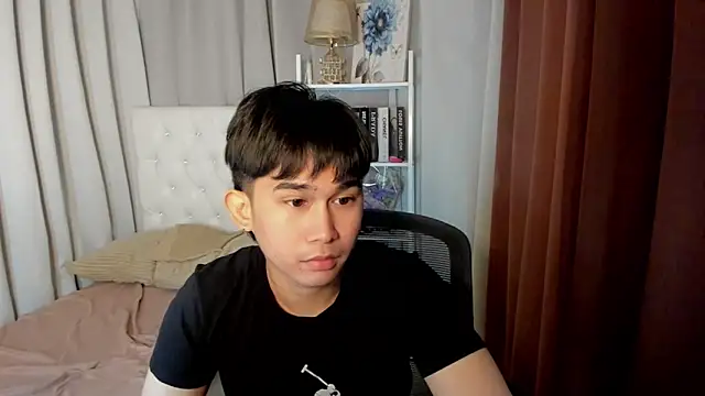 Snapshot of davincihugecock chatting on February 2026 04:38:01 PM davincihugecock online show from February 2026 04:38:01 PM