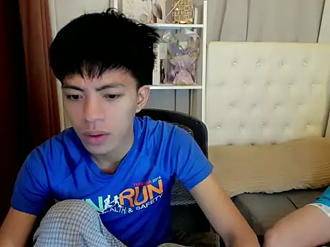 Snapshot of davincihugecock chatting on February 2026 04:39:02 PM davincihugecock online show from February 2026 04:39:02 PM