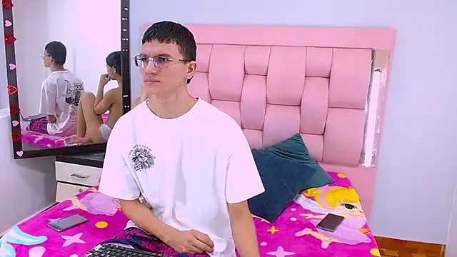 Snapshot of Sophi_and_Jack chatting on February 2026 09:33:01 PM Sophi and Jack online show from February 2026 09:33:01 PM