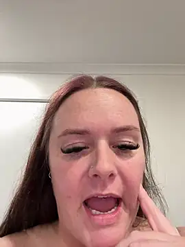 carinabro10 online show from May 2026 10:36:01 AM