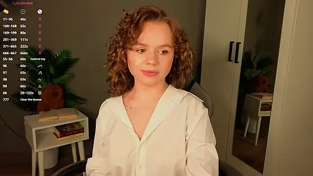 Snapshot of mymonique chatting on February 2026 08:27:02 PM mymonique online show from February 2026 08:27:02 PM