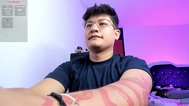 Snapshot of Theo_Rowan chatting on January 2026 11:12:02 AM Theo Rowan online show from January 2026 11:12:02 AM