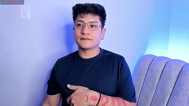 Snapshot of Theo_Rowan chatting on January 2026 11:03:02 AM Theo Rowan online show from January 2026 11:03:02 AM