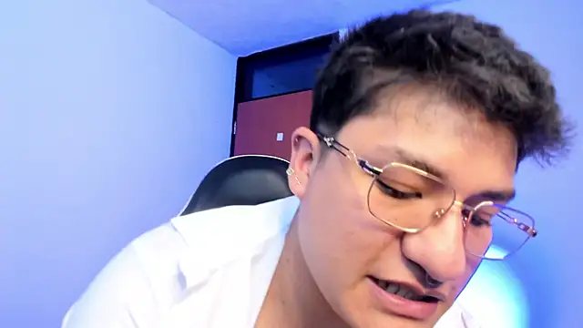 Snapshot of Theo_Rowan chatting on February 2026 06:45:01 PM Theo Rowan online show from February 2026 06:45:01 PM