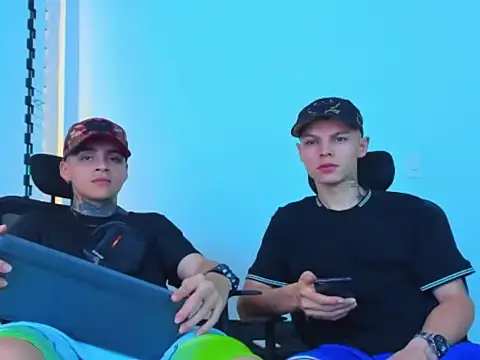 Snapshot of Thomas-Wil chatting on January 2026 02:26:02 AM Thomas-Wil online show from January 2026 02:26:02 AM