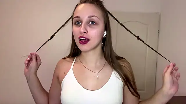 Snapshot of EvaRenard chatting on February 2026 05:03:02 PM EvaRenard online show from February 2026 05:03:02 PM