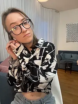 Persephone Kore online show from March 2026 04:19:01 PM