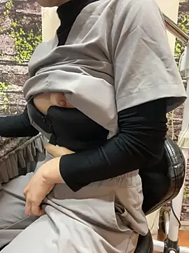 Snapshot of Bee_bee1 chatting on February 2026 07:36:01 AM Bee bee1 online show from February 2026 07:36:01 AM