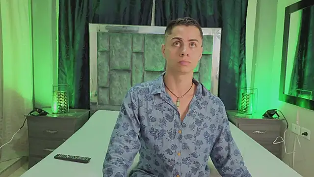 LeoMonnroe online show from February 2026 07:03:02 PM