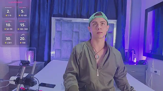 LeoMonnroe online show from April 2026 07:25:02 PM