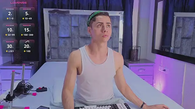 LeoMonnroe online show from April 2026 07:08:01 PM