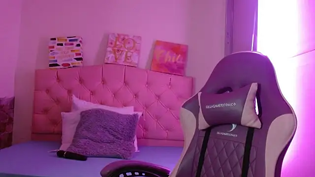 Snapshot of London_Rivers19 chatting on February 2026 02:52:01 AM London Rivers19 online show from February 2026 02:52:01 AM