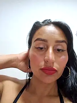 Snapshot of LunaRouuse_ chatting on February 2026 11:19:02 PM LunaRouuse online show from February 2026 11:19:02 PM