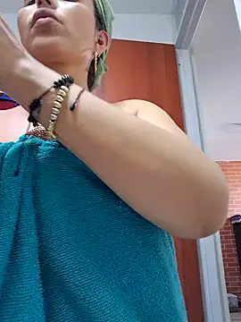 Snapshot of LunaRouuse_ chatting on February 2026 09:19:02 PM LunaRouuse online show from February 2026 09:19:02 PM