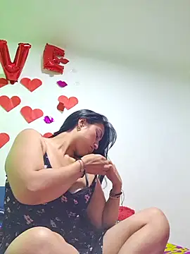 Snapshot of LunaRouuse_ chatting on February 2026 12:34:02 PM LunaRouuse online show from February 2026 12:34:02 PM