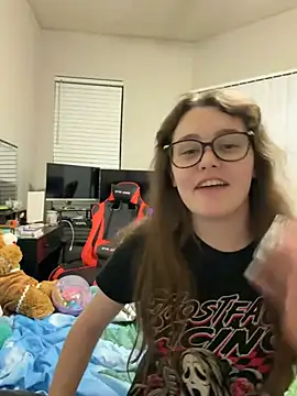 julia4thewin online show from April 2026 02:00:01 AM