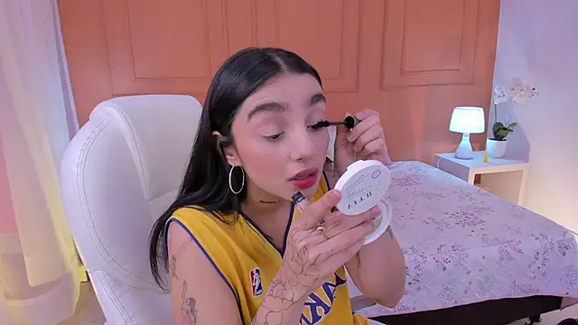 Abriil cutee online show from May 2026 02:00:01 PM