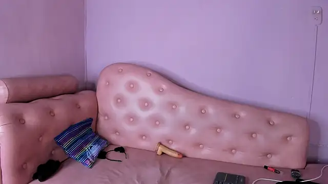 Snapshot of LeticiaHinkley chatting on February 2026 07:34:02 PM LeticiaHinkley online show from February 2026 07:34:02 PM