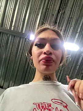 lizz lunna online show from April 2026 04:55:01 PM