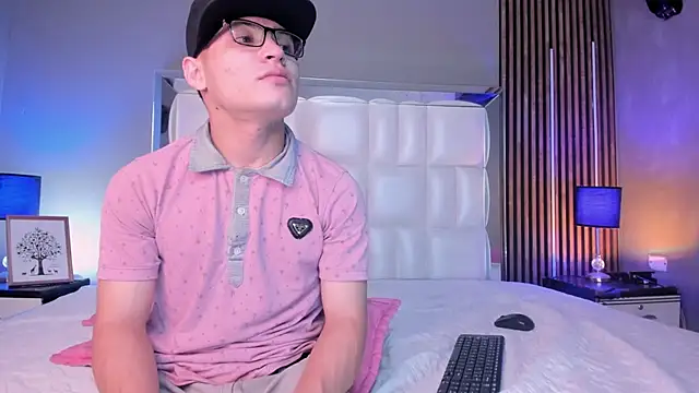 Snapshot of Roger_And_Ramona chatting on February 2026 12:34:01 PM Roger And Ramona online show from February 2026 12:34:01 PM