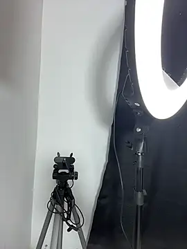 LeslyCooper1 online show from February 2026 07:32:02 PM