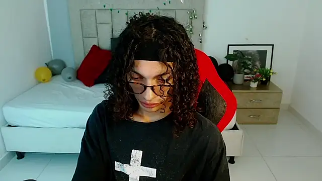 Snapshot of Axel_fox77 chatting on January 2026 12:05:01 AM Axel fox77 online show from January 2026 12:05:01 AM