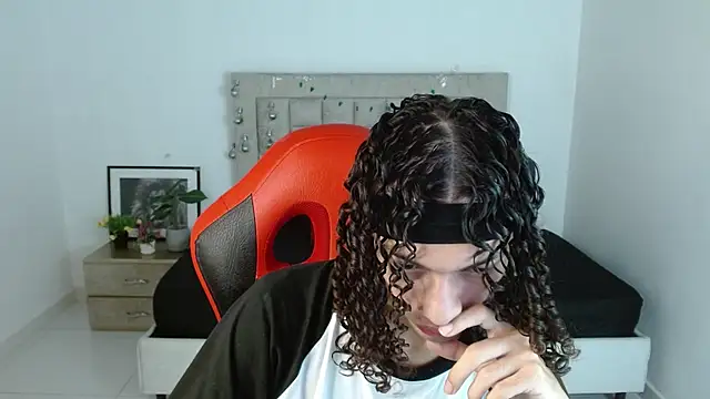 Snapshot of Axel_fox77 chatting on February 2026 11:22:01 PM Axel fox77 online show from February 2026 11:22:01 PM