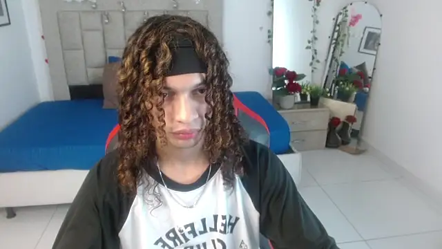 Axel fox77 online show from June 2026 12:47:01 AM